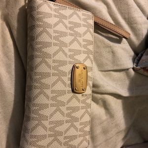 Cream Michael Kors Wristlet